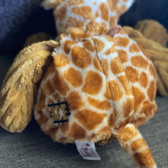 Scentsy Buddy “Jamie the Giraffe” - Picture 2 of 2